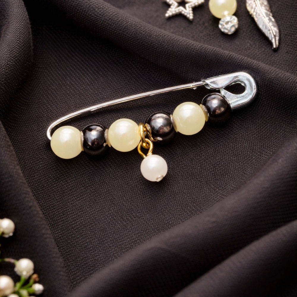 Chic Silver Brooch.